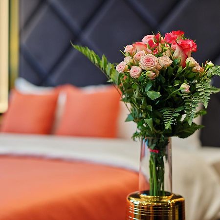 Hotel Pupin Novi Sad Exterior foto A bouquet of flowers