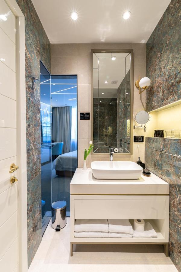 Hotel Pupin Novi Sad Exterior foto Bathroom