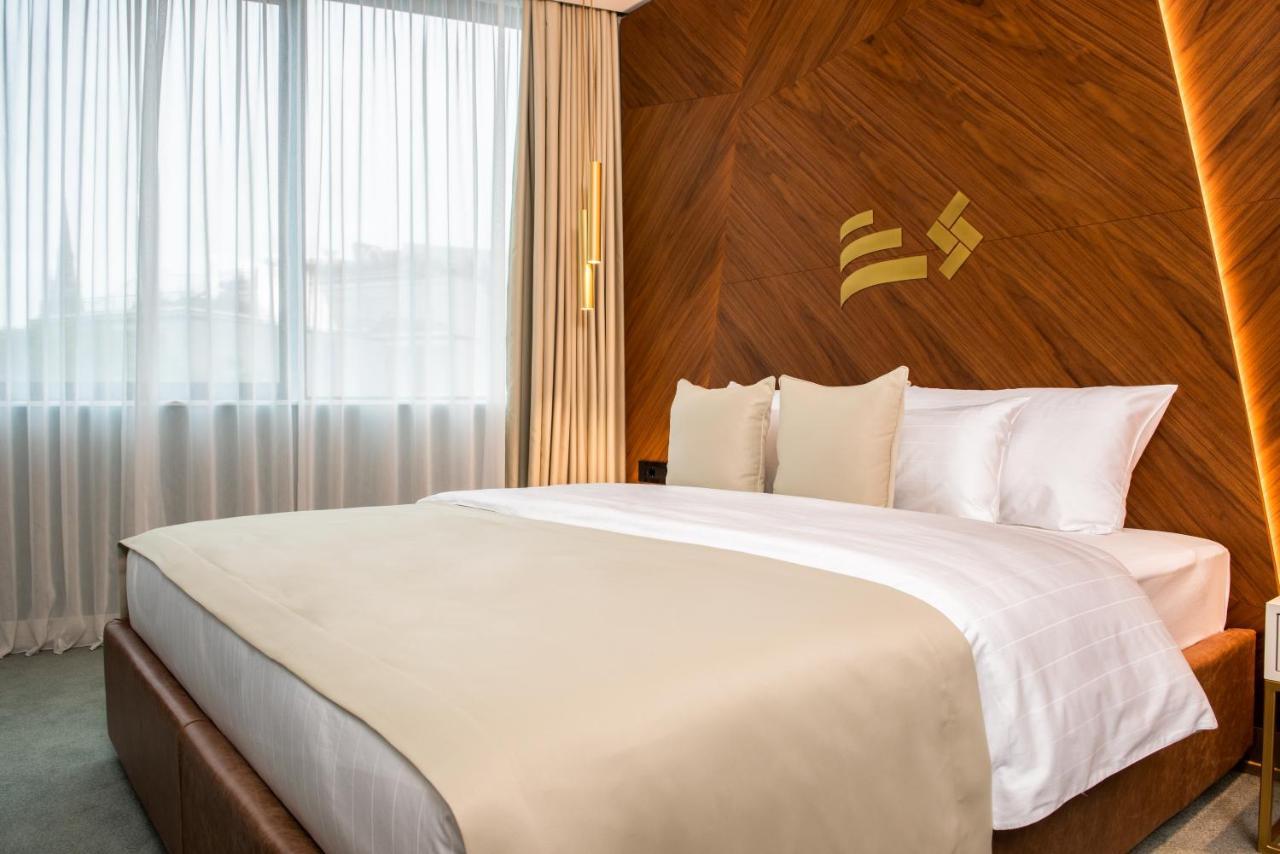Hotel Pupin Novi Sad Exterior foto A bedroom at the hotel